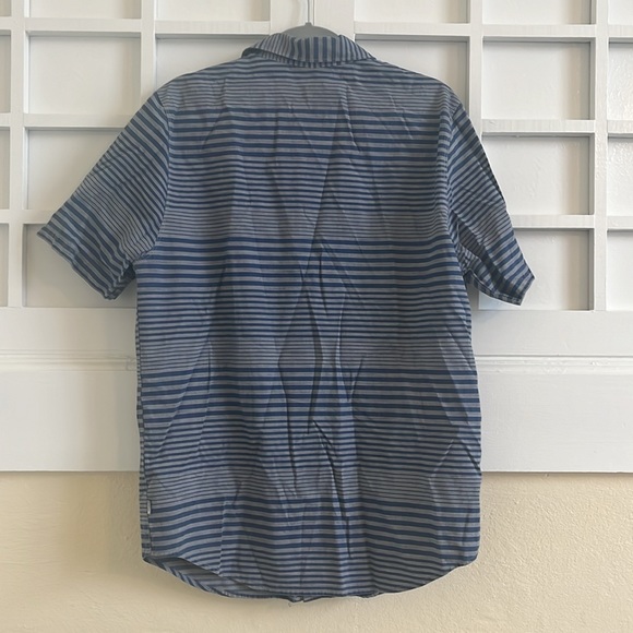 North Face two tone blue short sleeve button down. - Picture 3 of 4